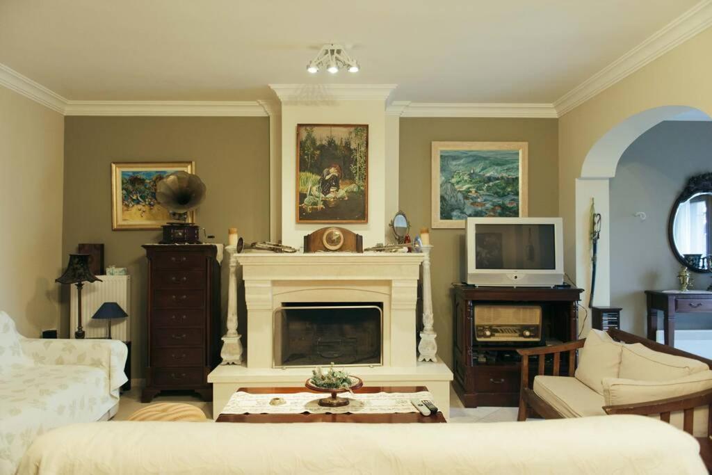 Apartment In Anakasia Overlooking Volos Bagian luar foto