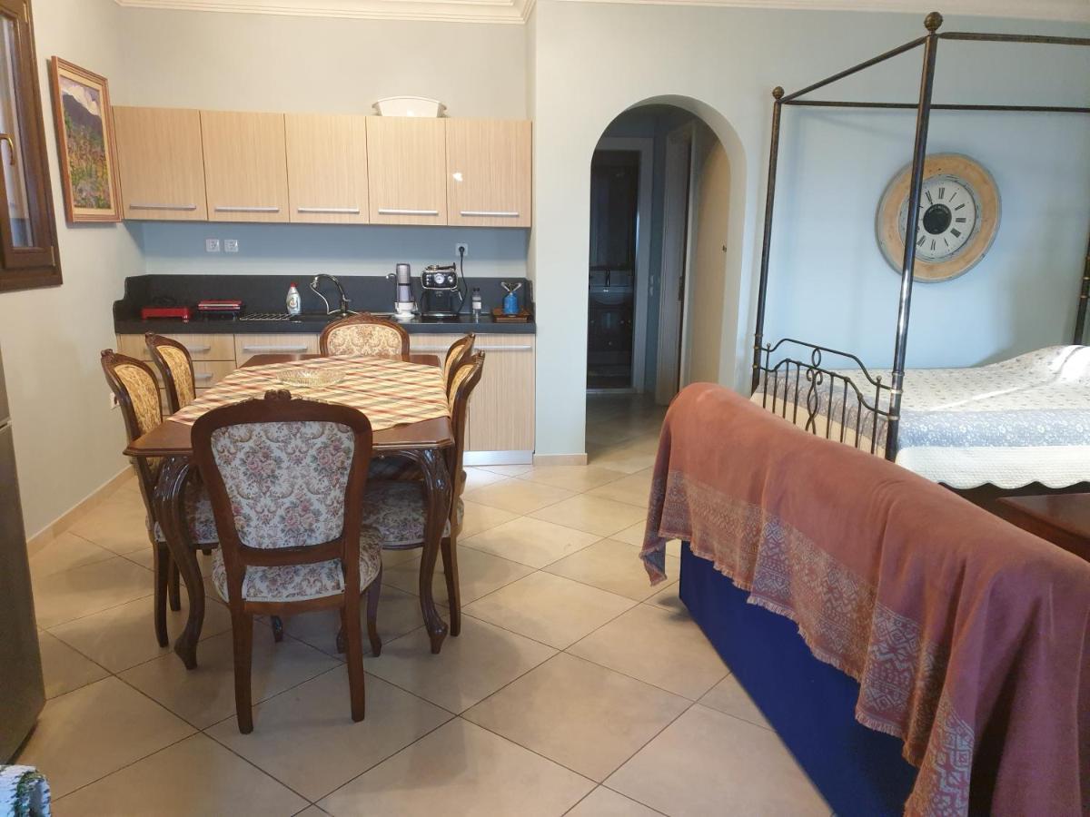 Apartment In Anakasia Overlooking Volos Bagian luar foto