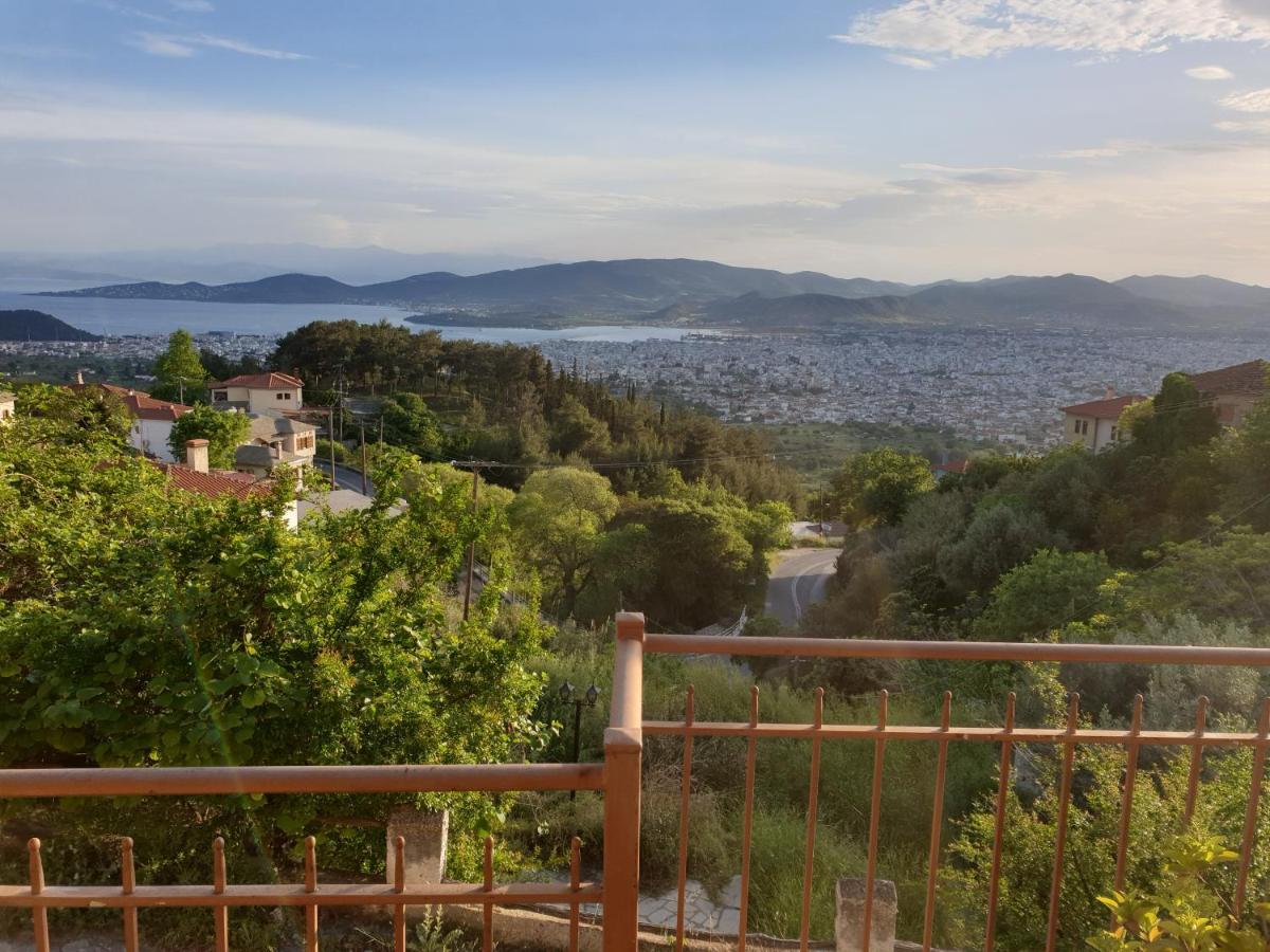 Apartment In Anakasia Overlooking Volos Bagian luar foto