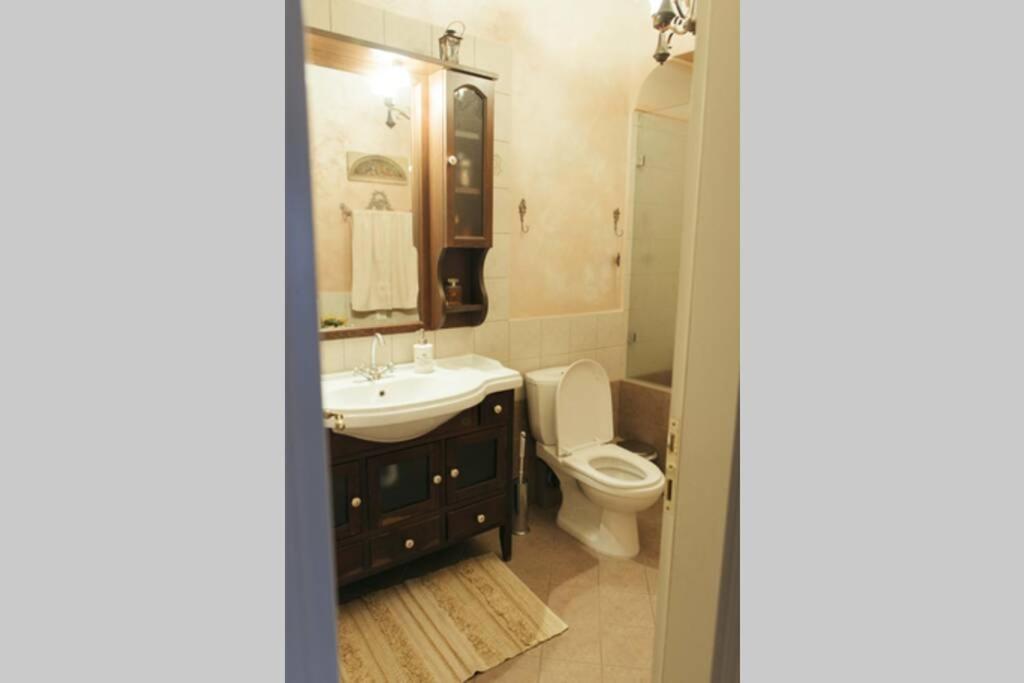 Apartment In Anakasia Overlooking Volos Bagian luar foto