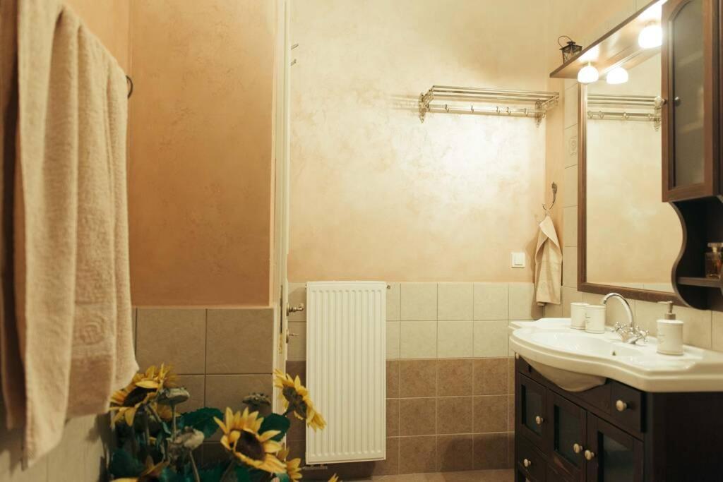Apartment In Anakasia Overlooking Volos Bagian luar foto